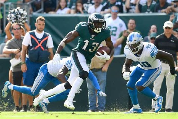 Nelson Agholor has perfect response to salty baby-catching Eagles fan