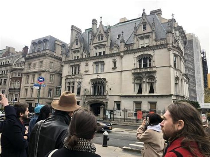 Netflix doctor, wife are listing Upper East Side for $4.35M