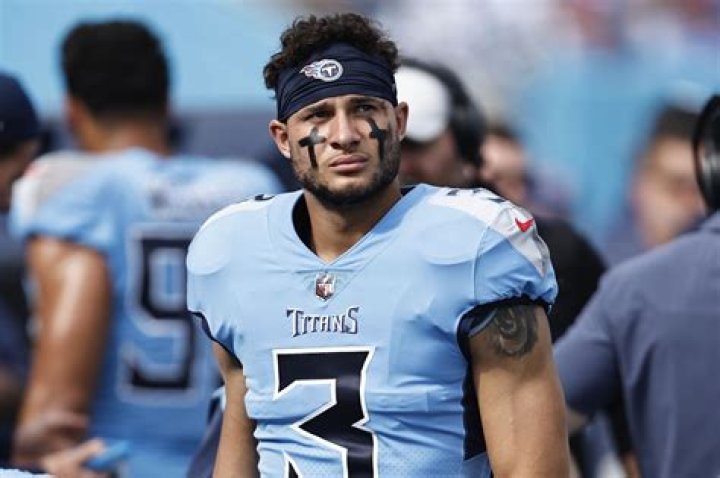 NFL player Caleb Farley pays tribute to his father, Robert Farley, after house explosion