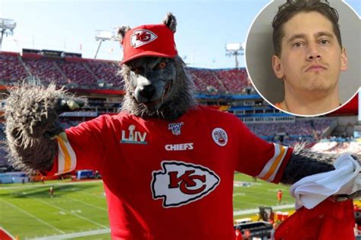 NFL superfan ‘Chiefsaholic’ caught after fleeing bank robbery charges