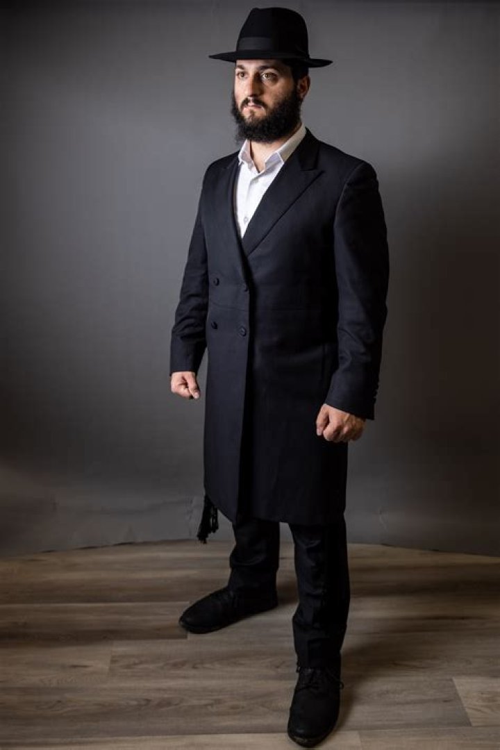 NJ rabbi designs concealed-carry coat for Shabbat
