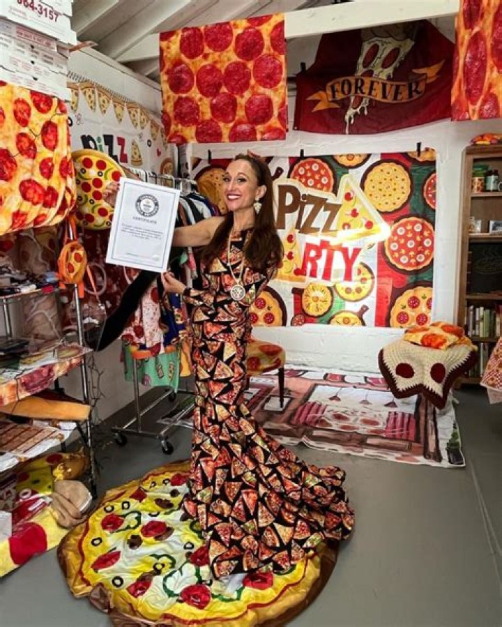 NJ woman Telina Cuppari holds Guinness Record for pizza memorabilia