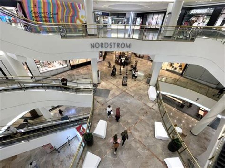 Nordstrom closing 2 San Francisco stores over 'deteriorating situation'