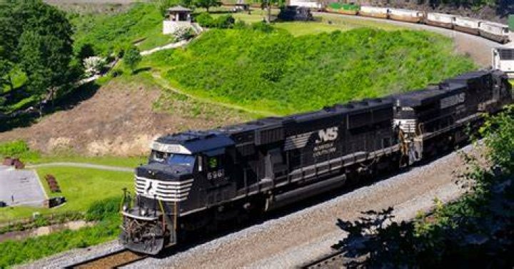 Norfolk Southern train derails in Alabama