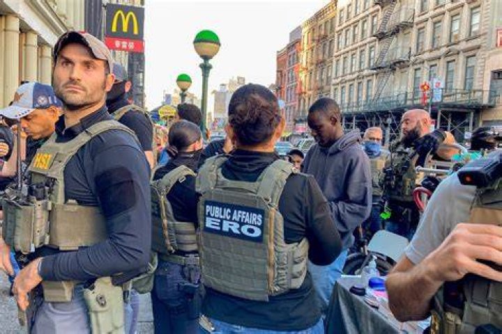 NY begins crackdown on NYC's unregulated weed stores