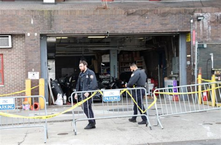 NYC cop shot in Bronx precinct in possible suicide attempt