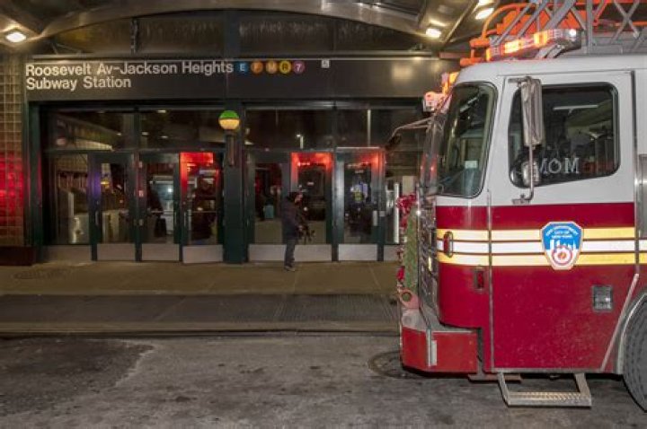 NYC man struck and killed by train after dropping phone on Queens subway tracks