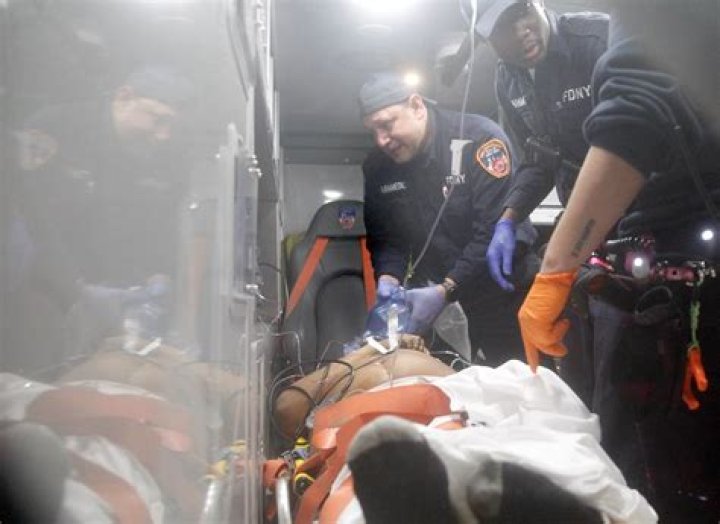 NYC mom shot and killed, kids wounded as cops hunt for gunman