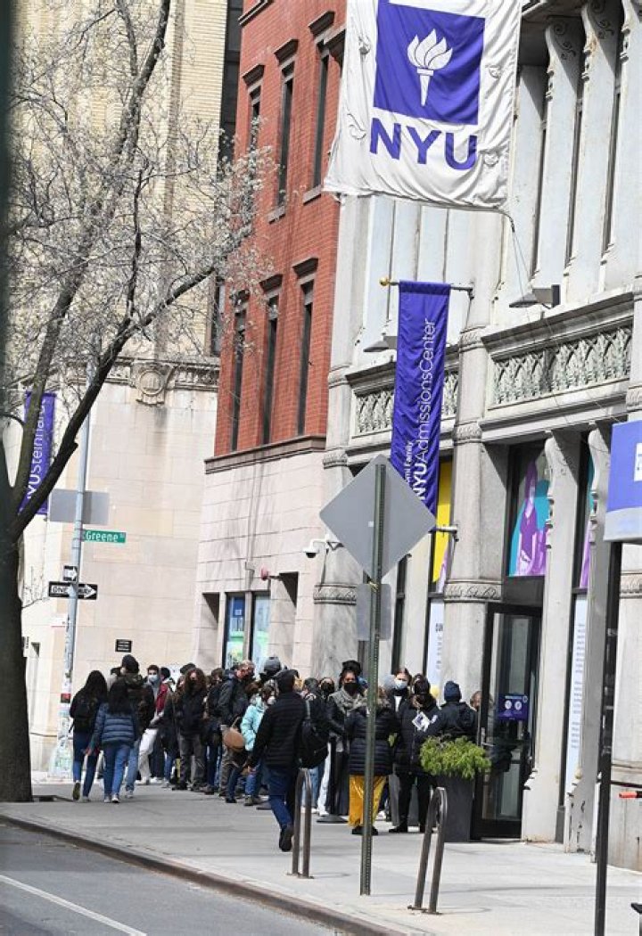 NYU tour groups harassed by homeless in Greenwich Village