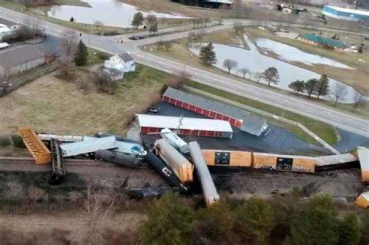 Ohio residents sheltered in after another train derailment