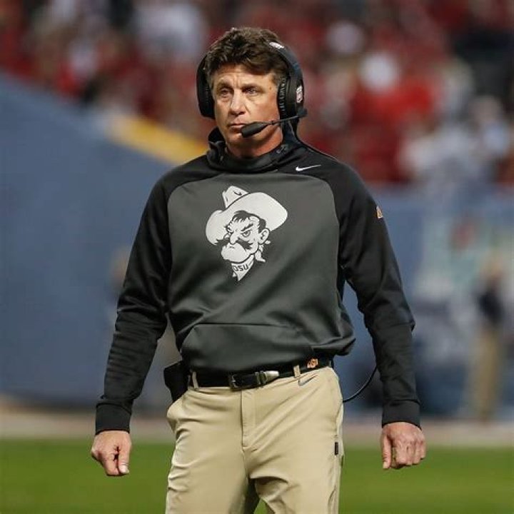 Oklahoma State coach Mike Gundy snaps at reporter after loss