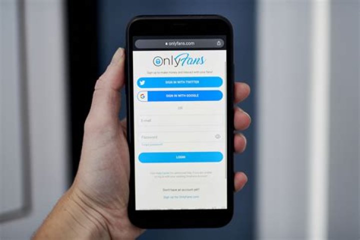 OnlyFans stars hiring professional sexters to send messages