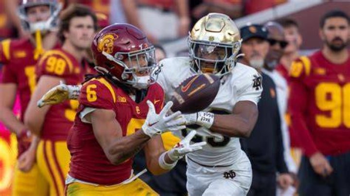 Oregon vs. Washington, USC vs. Notre Dame picks: College football odds