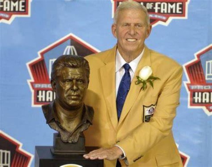 Parcells gives many thanks in Hall of Fame speech, but doesn’t mention former Giants GM Young
