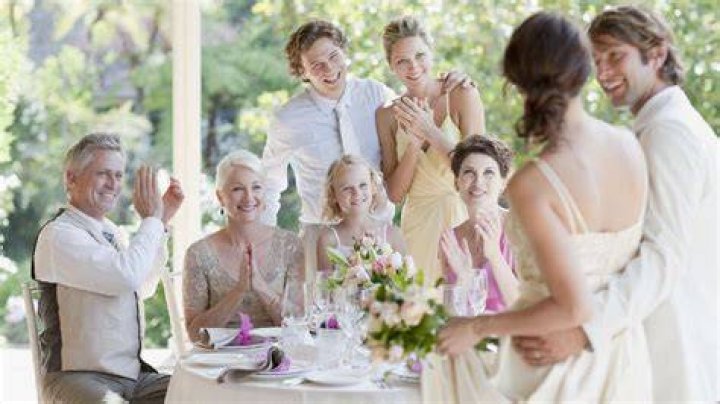 Parent who brought entire family to wedding is defended by etiquette expert: 'Nothing wrong with that'