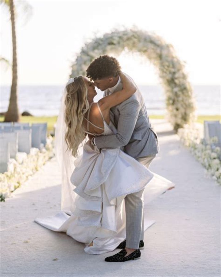 Patrick Mahomes and Brittany Matthews get married in lavish Hawaiian wedding