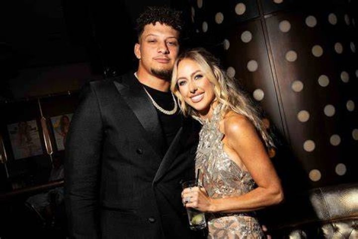 Patrick Mahomes, girlfriend Brittany Matthews get cozy on a boat