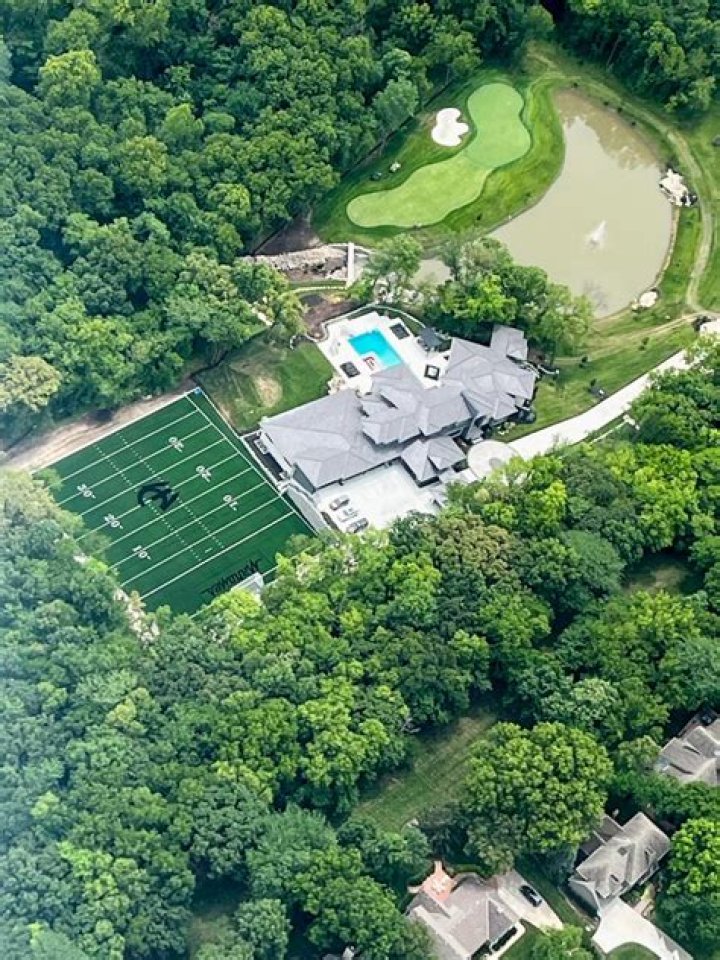 Patrick Mahomes moves into massive Missouri mansion