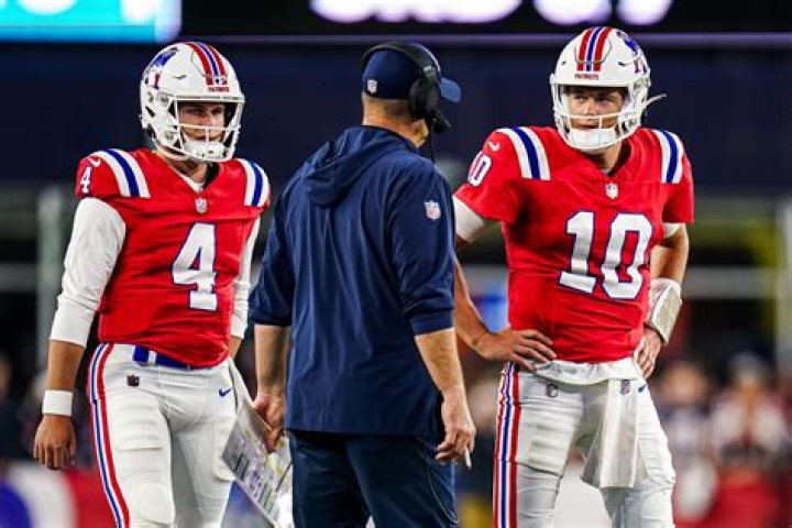 Patriots' Mac Jones, Bailey Zappe 'hardly talk' in lost season