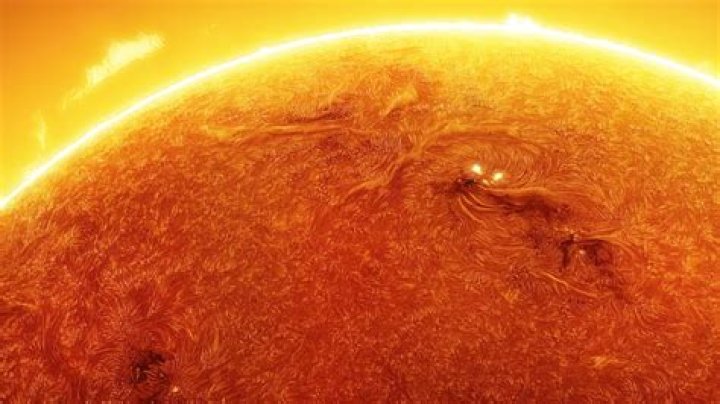 Photographer captures ‘5-hour close-up’ video of the Sun