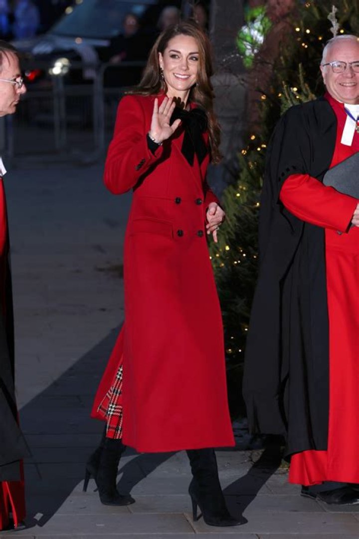 Prince Louis blows out Charlotte's candle at Kate Middleton's Christmas concert