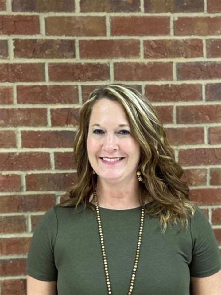 Principal Dana Simmons, PE teacher accused of on-campus sex
