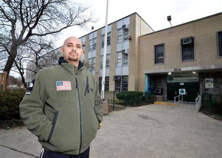 Queens dad pulls daughter from school after playground attack