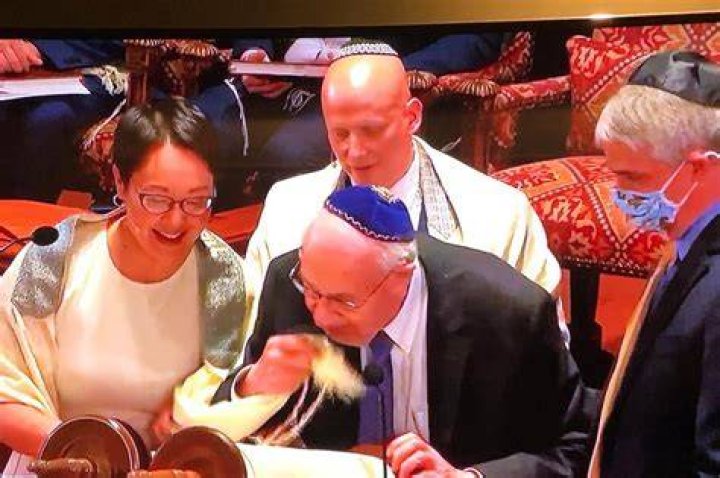 Rabbi has last meal at Katz’s