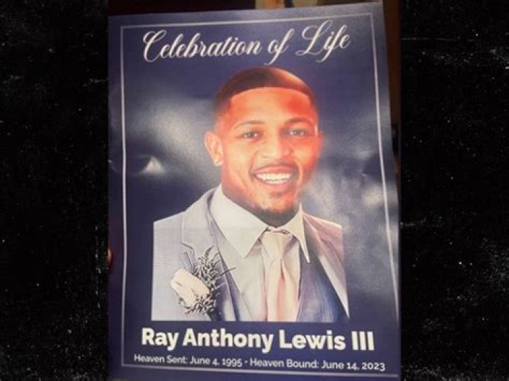 Ray Lewis gives emotional tribute at son's funeral