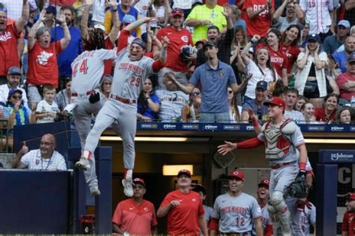 Reds' Elly De La Cruz steals three bases — including home