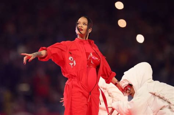 Rihanna's Super Bowl halftime leads to 'pregnant workout' search spike