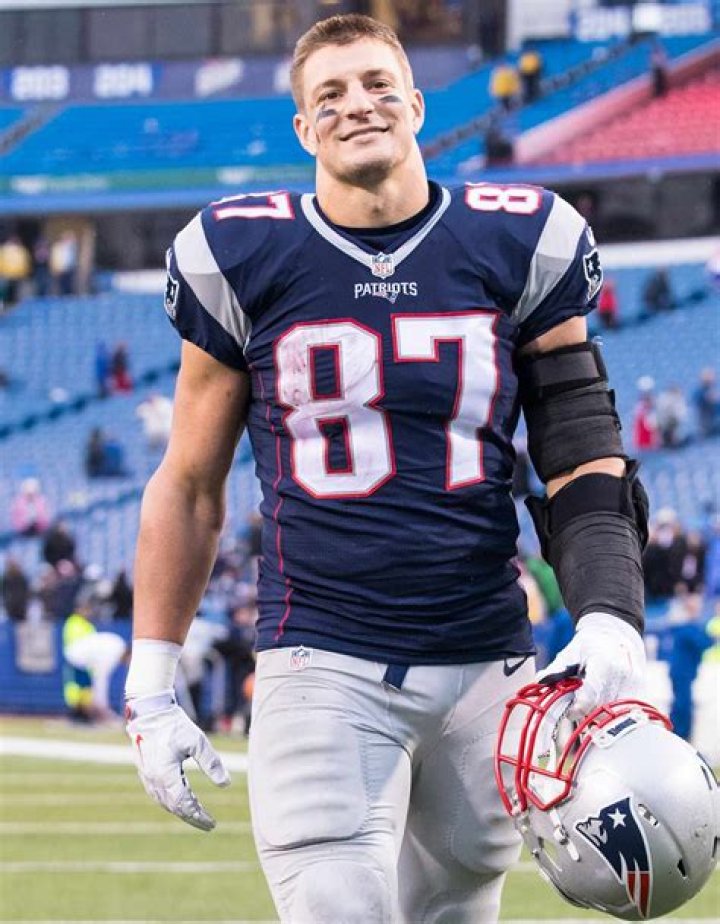Rob Gronkowski hasn't touched Lombardi Trophy after Patriots mishap