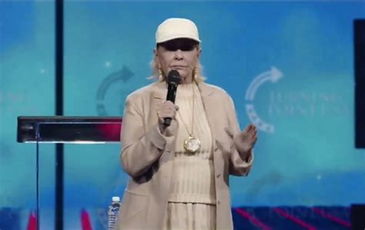 Roseanne Barr stuns crowd with rant about communists, Nazi fascists and caliphate