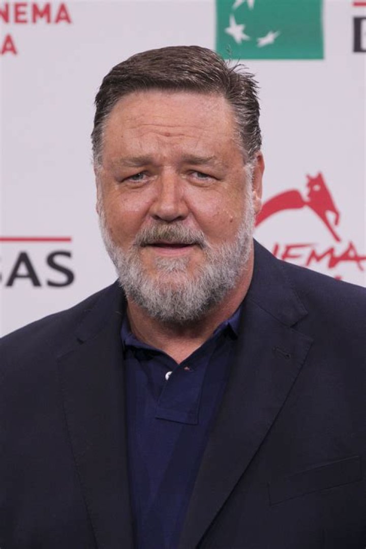 Russell Crowe comforted me during 'Thor' nude scene