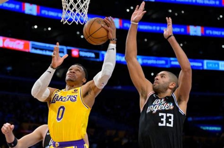 Russell Westbrook blows up over 'crossed-up' Lakers question