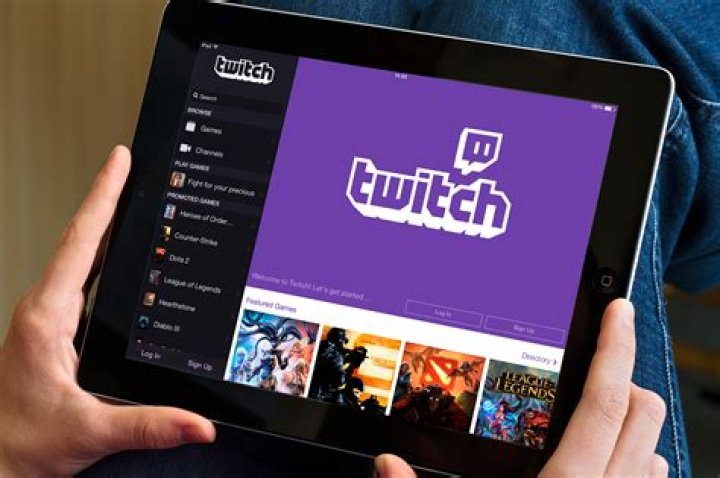 Sex addict claims hot female gamers caused him to injure penis