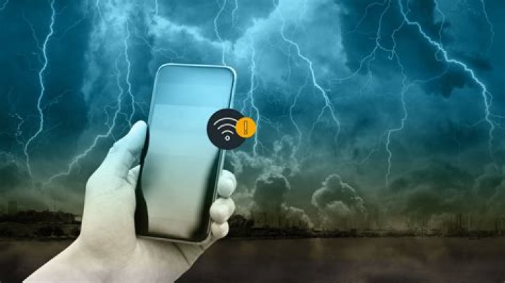 Solar 'superstorm' could prompt 'internet apocalypse,' global outages
