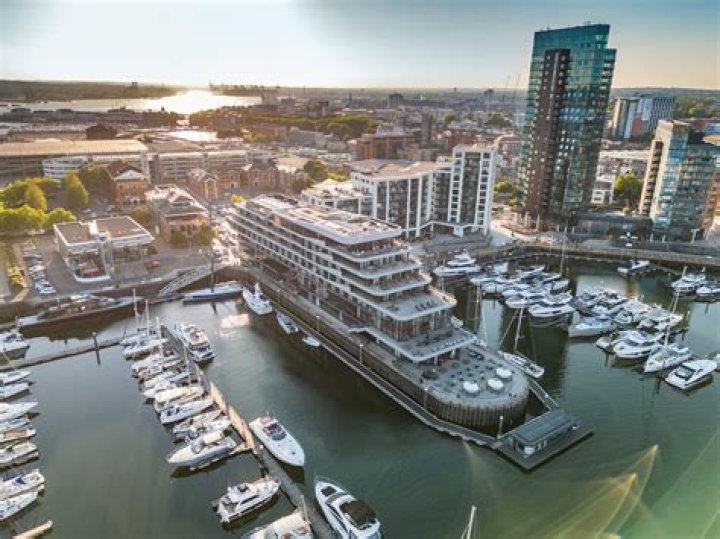 Southampton hotel favored by celebs to go on sale, seeks $29M