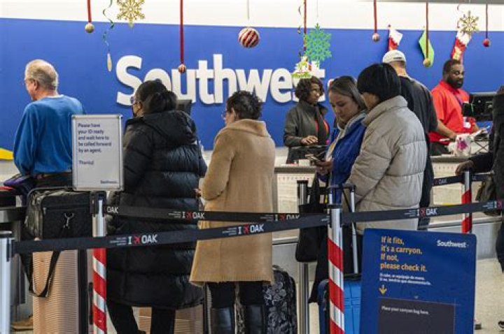 Southwest scrambles to fill staff shortages with HQ workers: memo