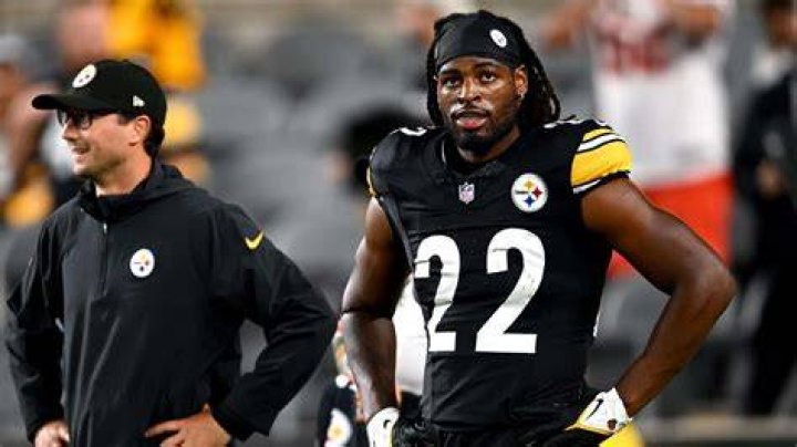 Steelers' Najee Harris won't answer 'team-first' question