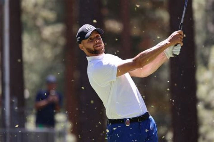 Stephen Curry sinks hole-in-one at American Century Championship