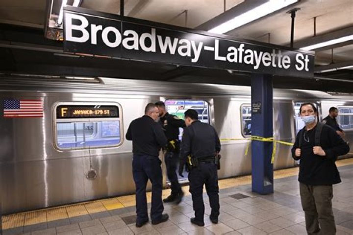 Subway rider dies after being put in chokehold in NYC