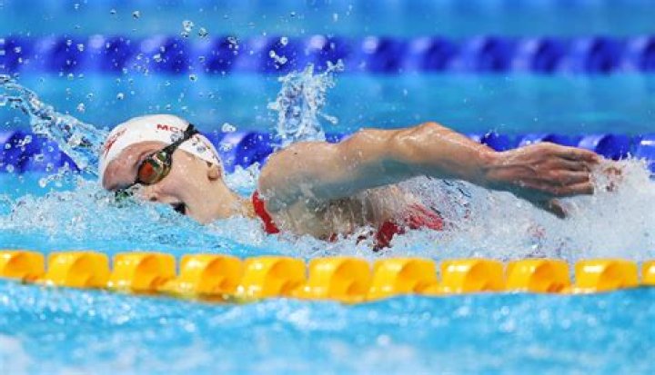Summer McIntosh makes swimming final after tragic year