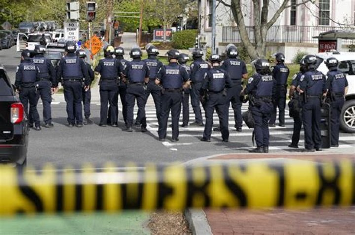 Suspected DC gunman Raymond Spencer posted online during siege