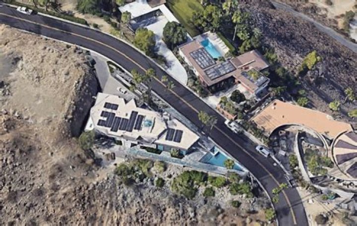 Suzanne Somers sells Palm Springs compound, headed to 'sexy' new house