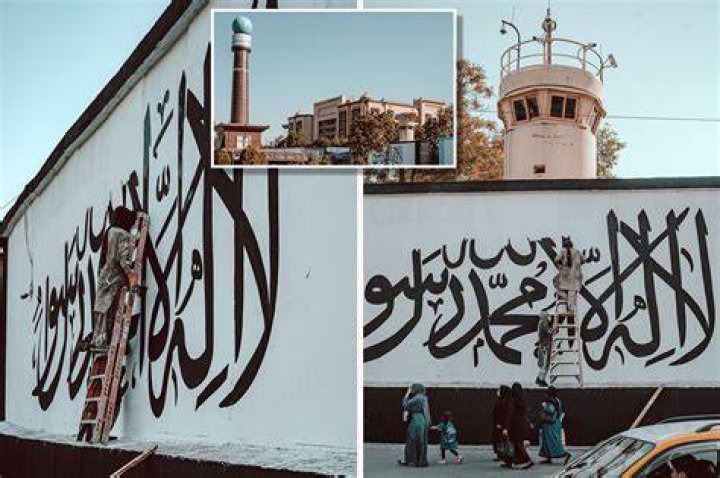 Taliban paints flag on US embassy in Kabul