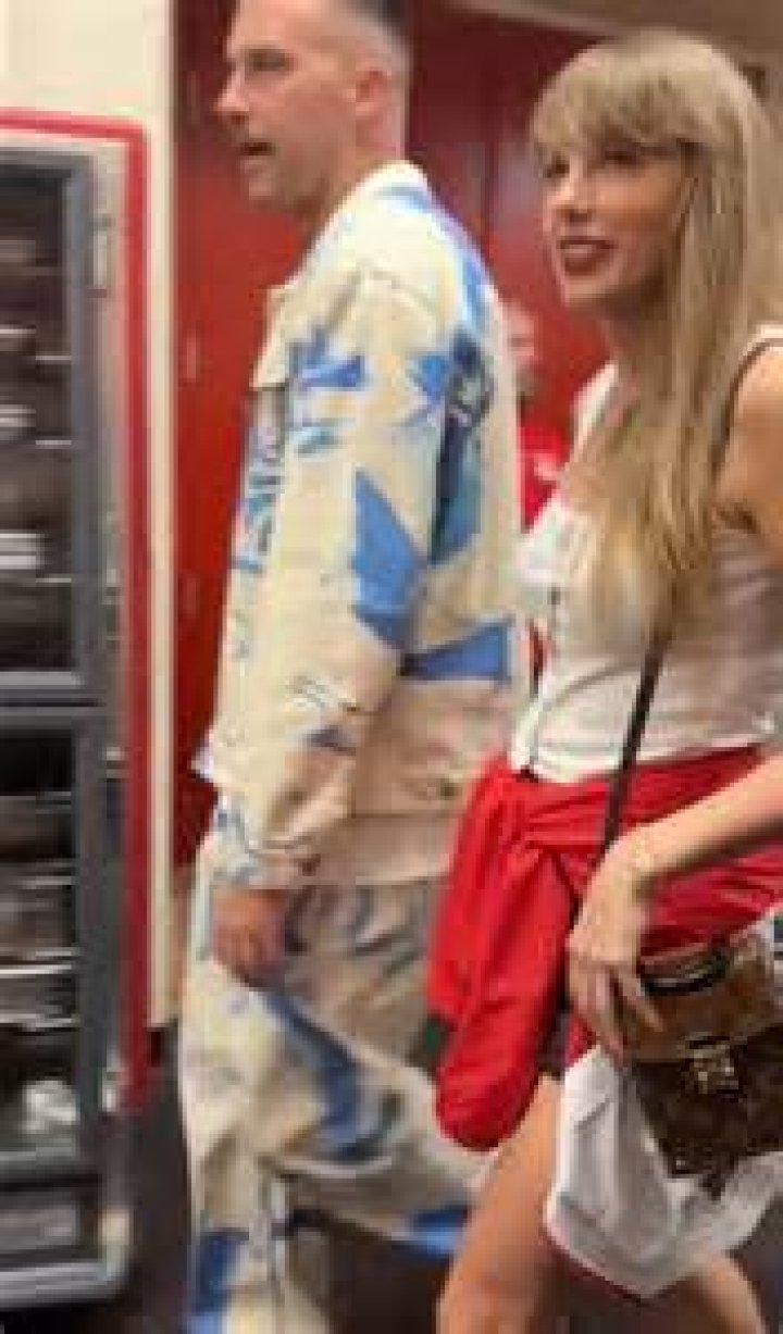 Taylor Swift, Travis Kelce had drunk ‘Teenage Dirtbag' duet: friend