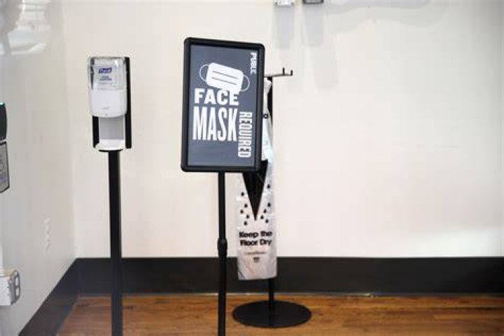 These NYC venues still insist on face coverings