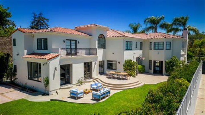 This Jeff Lewis-designed LA home asks $4.5M