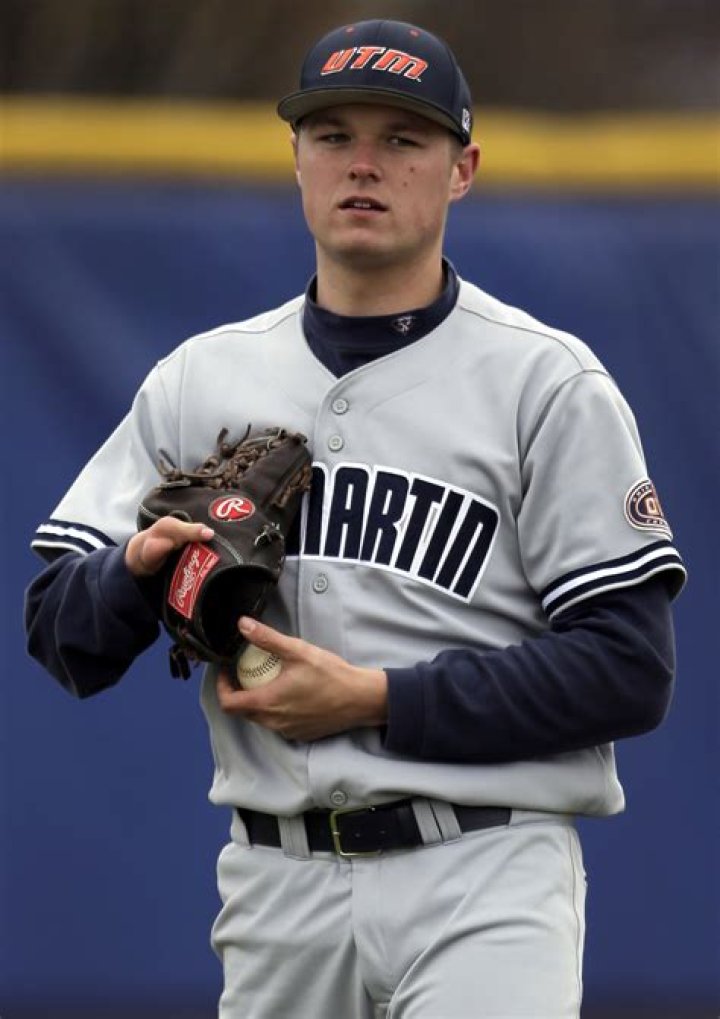 This one-handed pitcher could be the next Jim Abbott